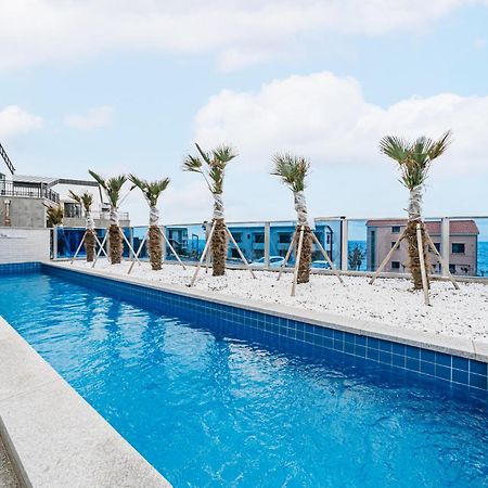 Ddosi Aewol Pool Villa Jeju Bagian luar foto
