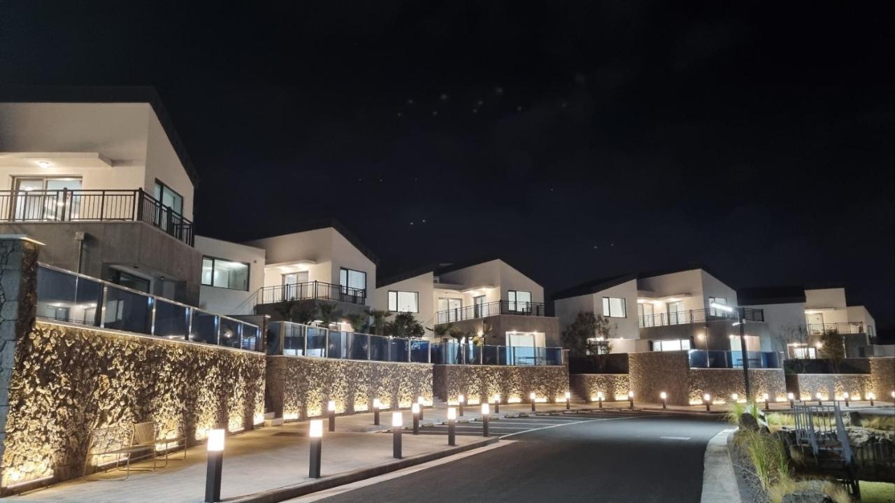 Ddosi Aewol Pool Villa Jeju Bagian luar foto