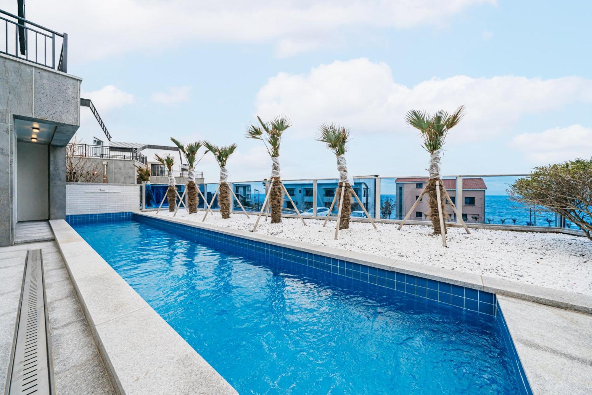 Ddosi Aewol Pool Villa Jeju Bagian luar foto