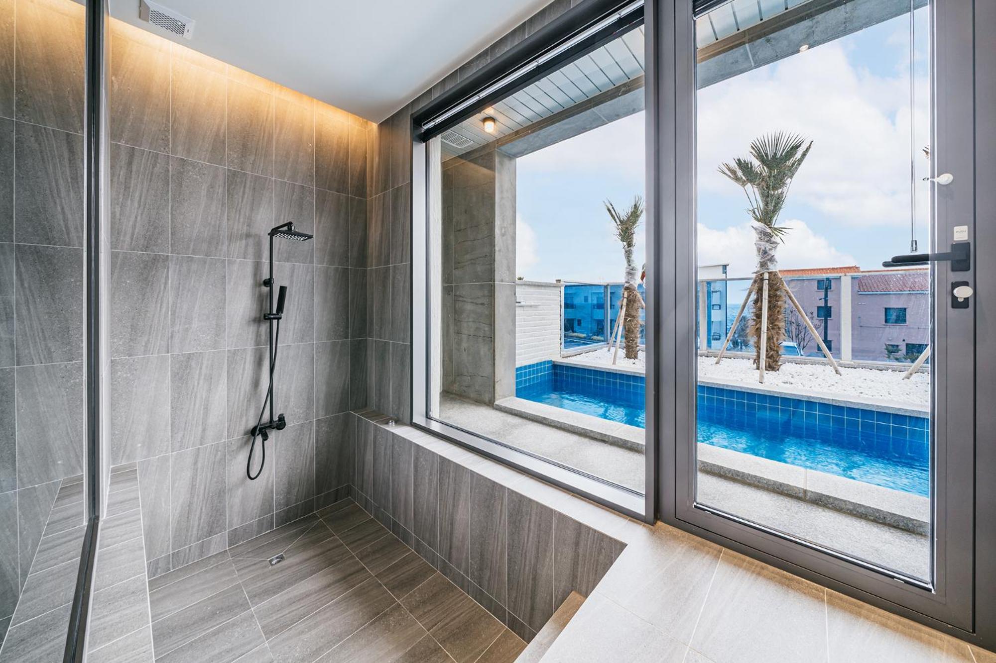 Ddosi Aewol Pool Villa Jeju Bagian luar foto