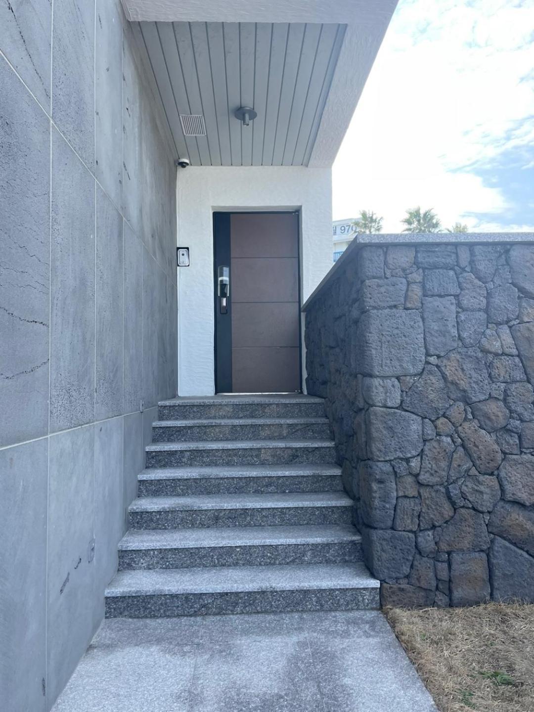 Ddosi Aewol Pool Villa Jeju Bagian luar foto