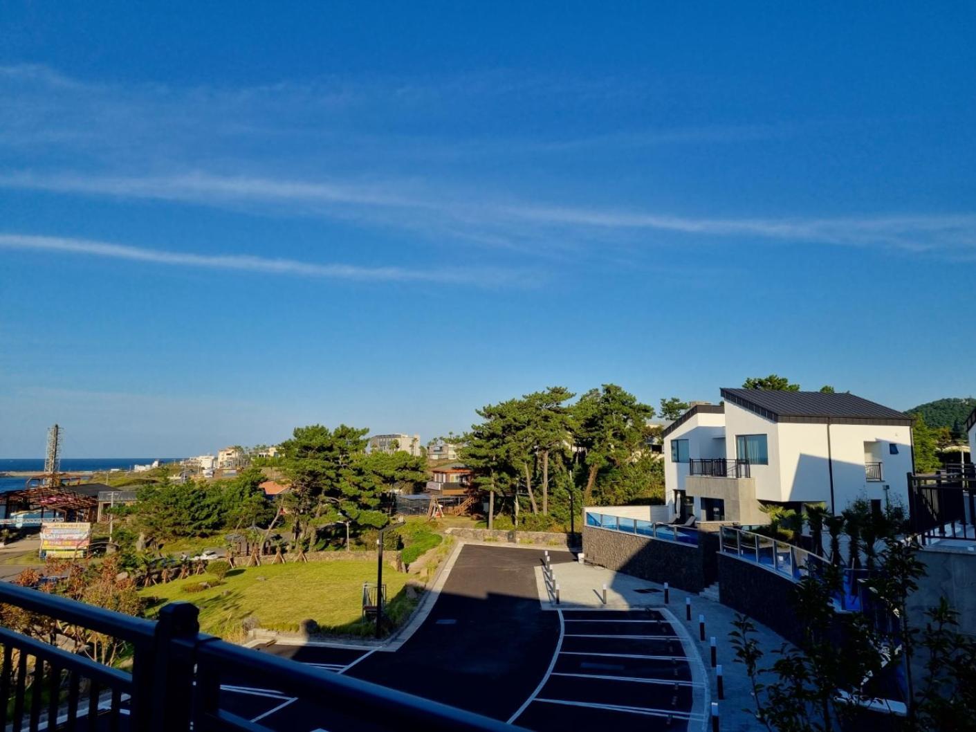 Ddosi Aewol Pool Villa Jeju Bagian luar foto