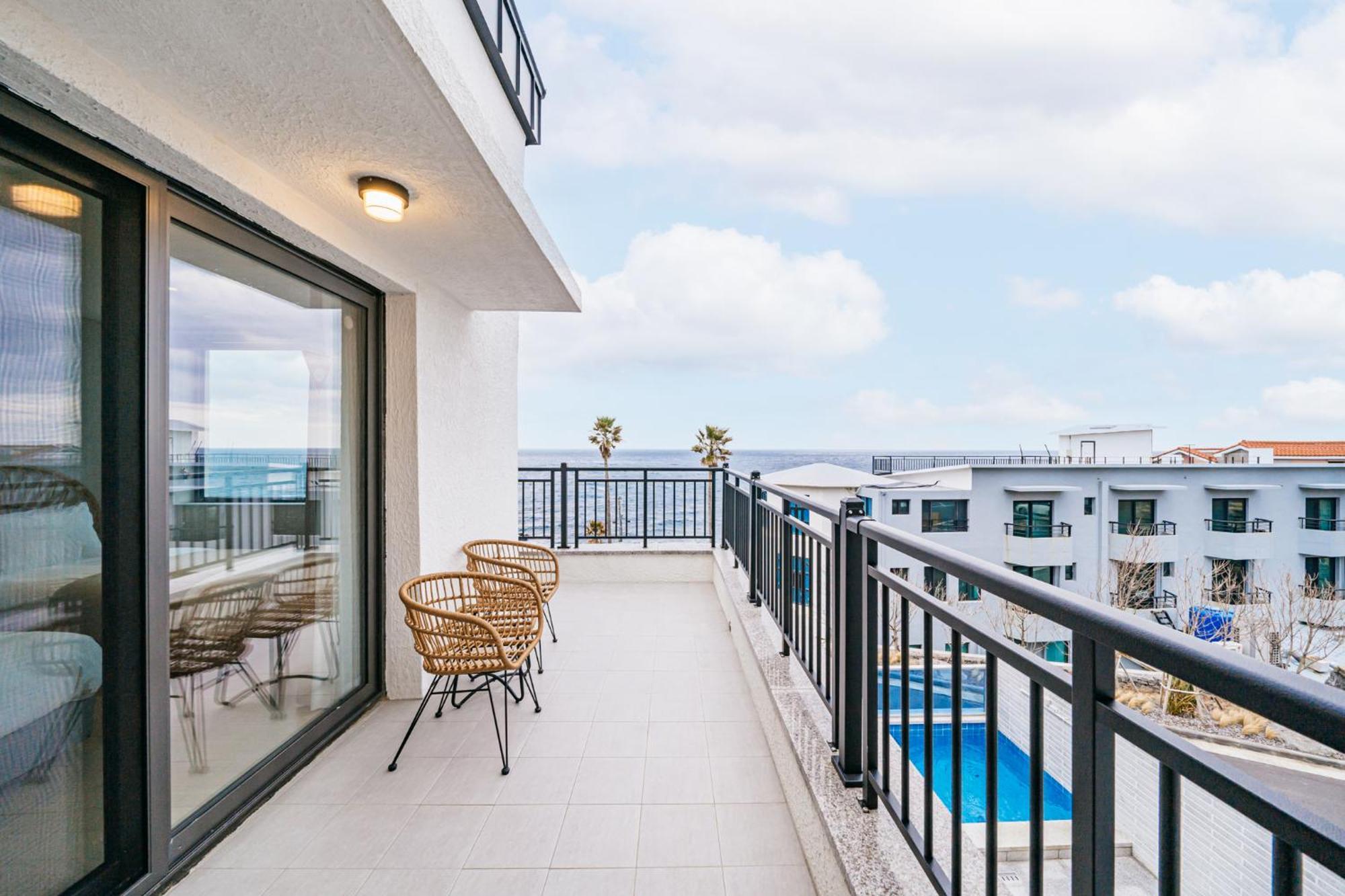 Ddosi Aewol Pool Villa Jeju Bagian luar foto