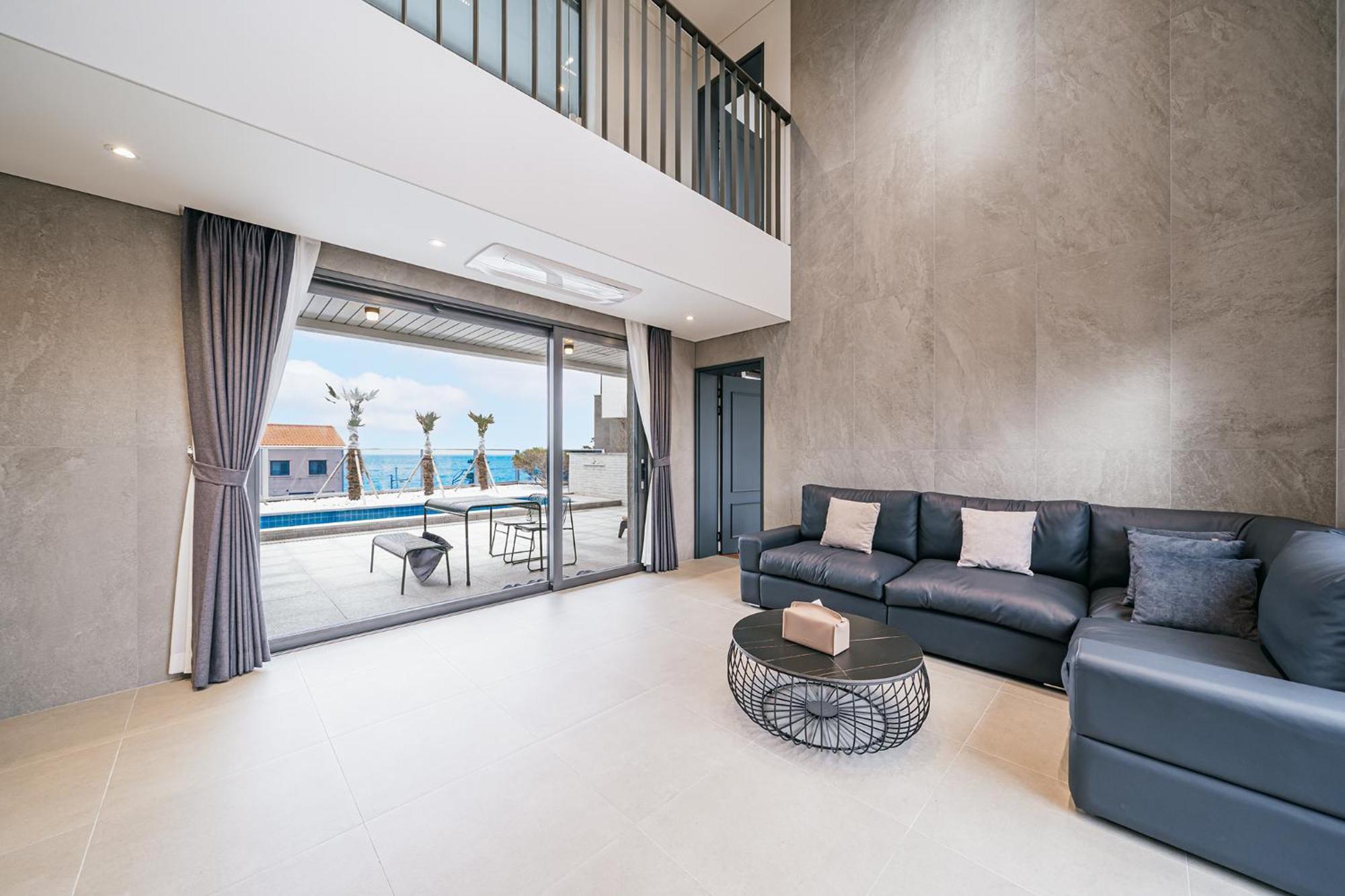 Ddosi Aewol Pool Villa Jeju Bagian luar foto