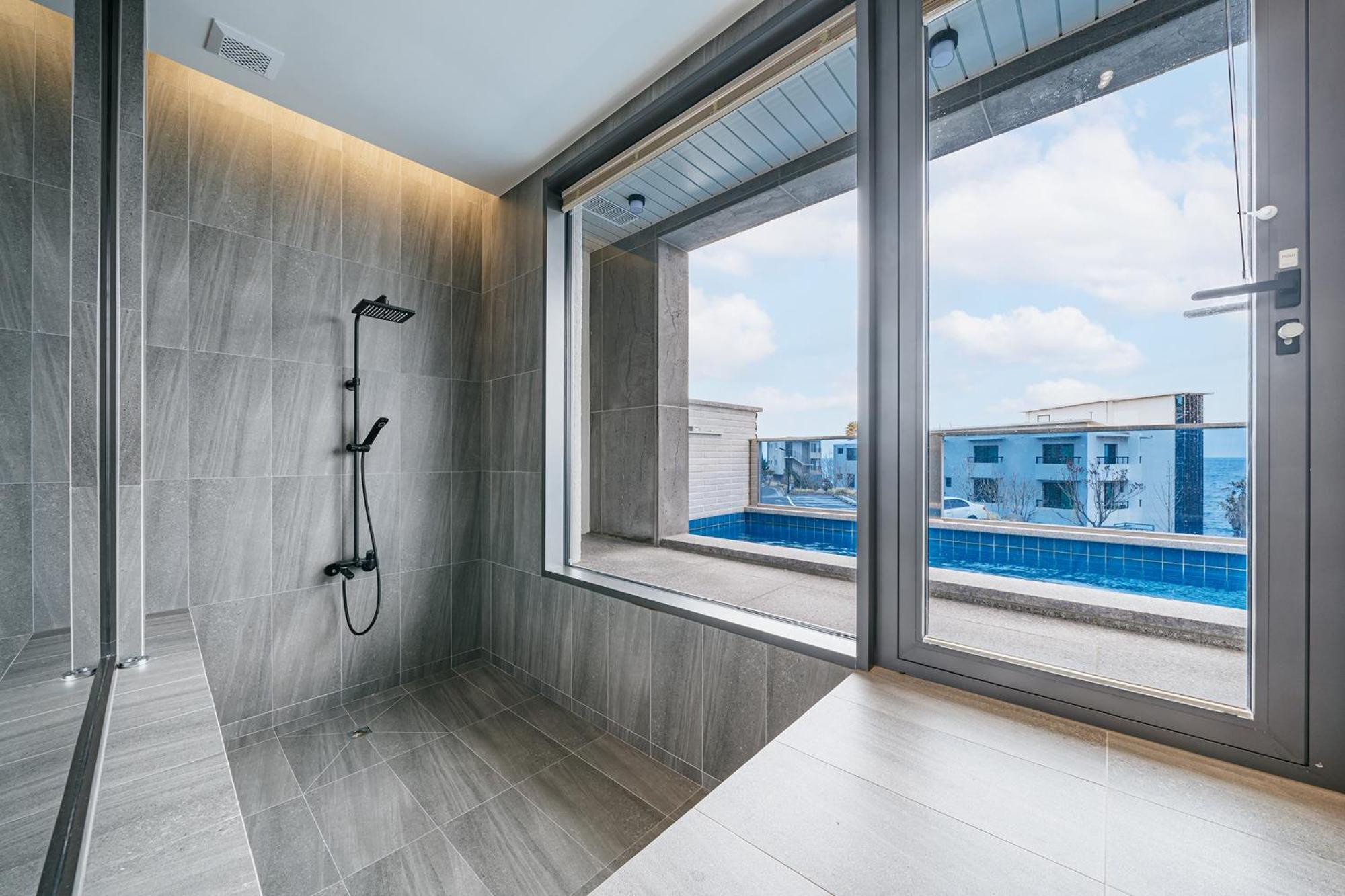Ddosi Aewol Pool Villa Jeju Bagian luar foto