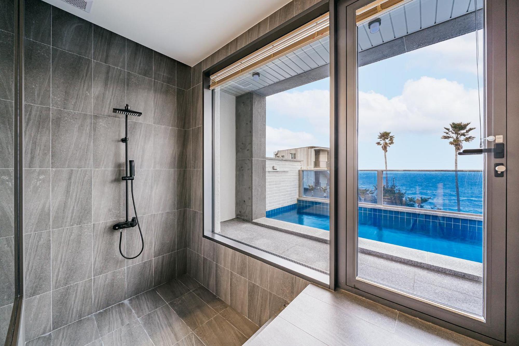 Ddosi Aewol Pool Villa Jeju Bagian luar foto