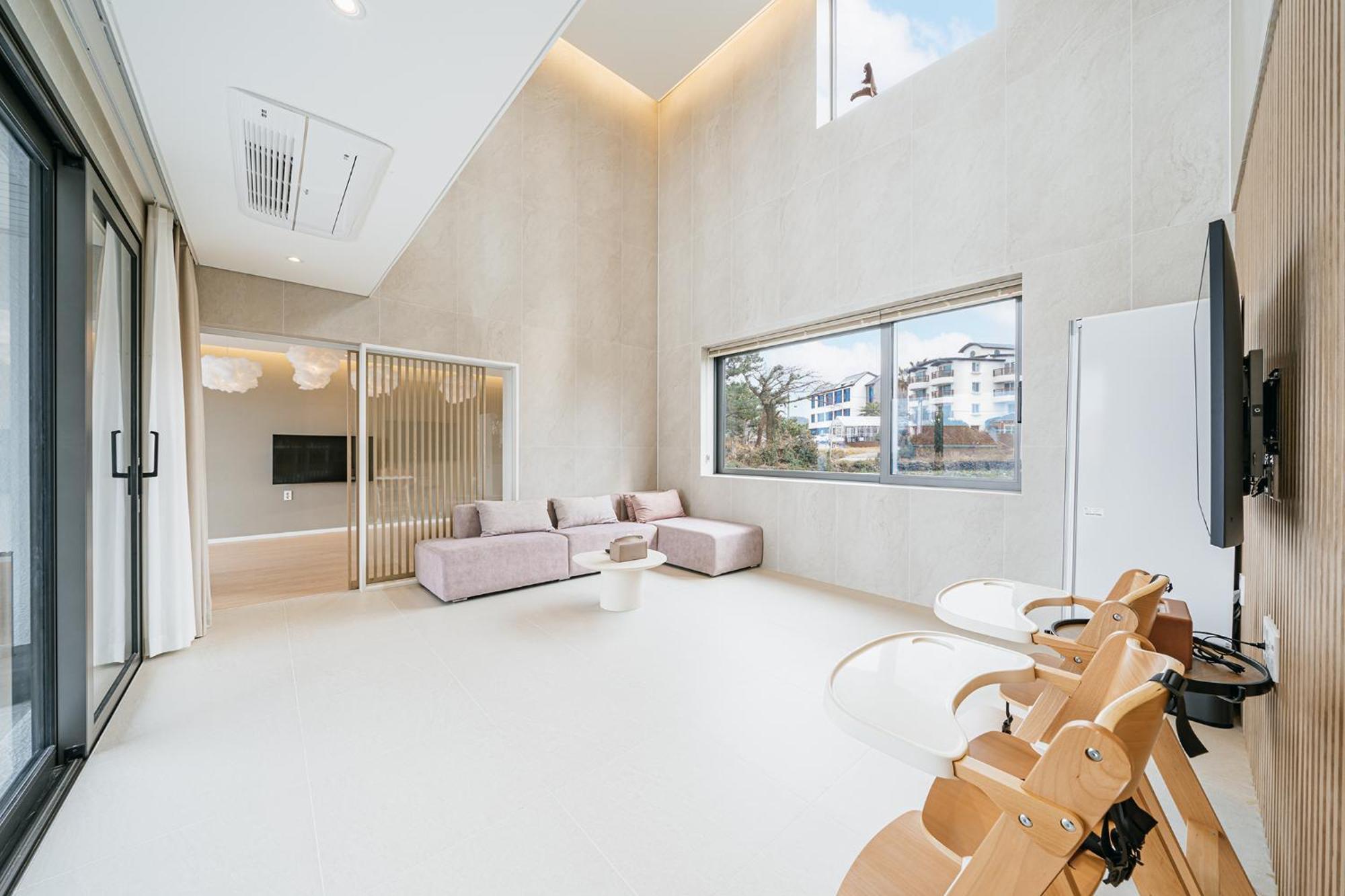 Ddosi Aewol Pool Villa Jeju Bagian luar foto